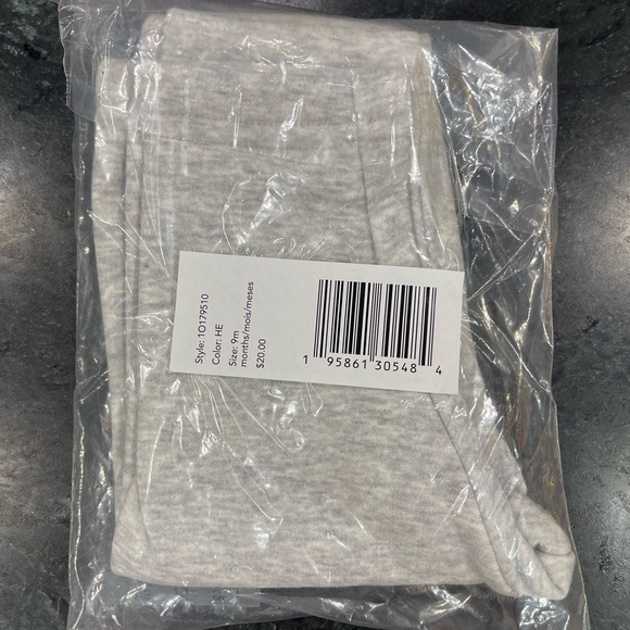 Carter’s Gray baby leggings 9 months - Picture 3 of 4